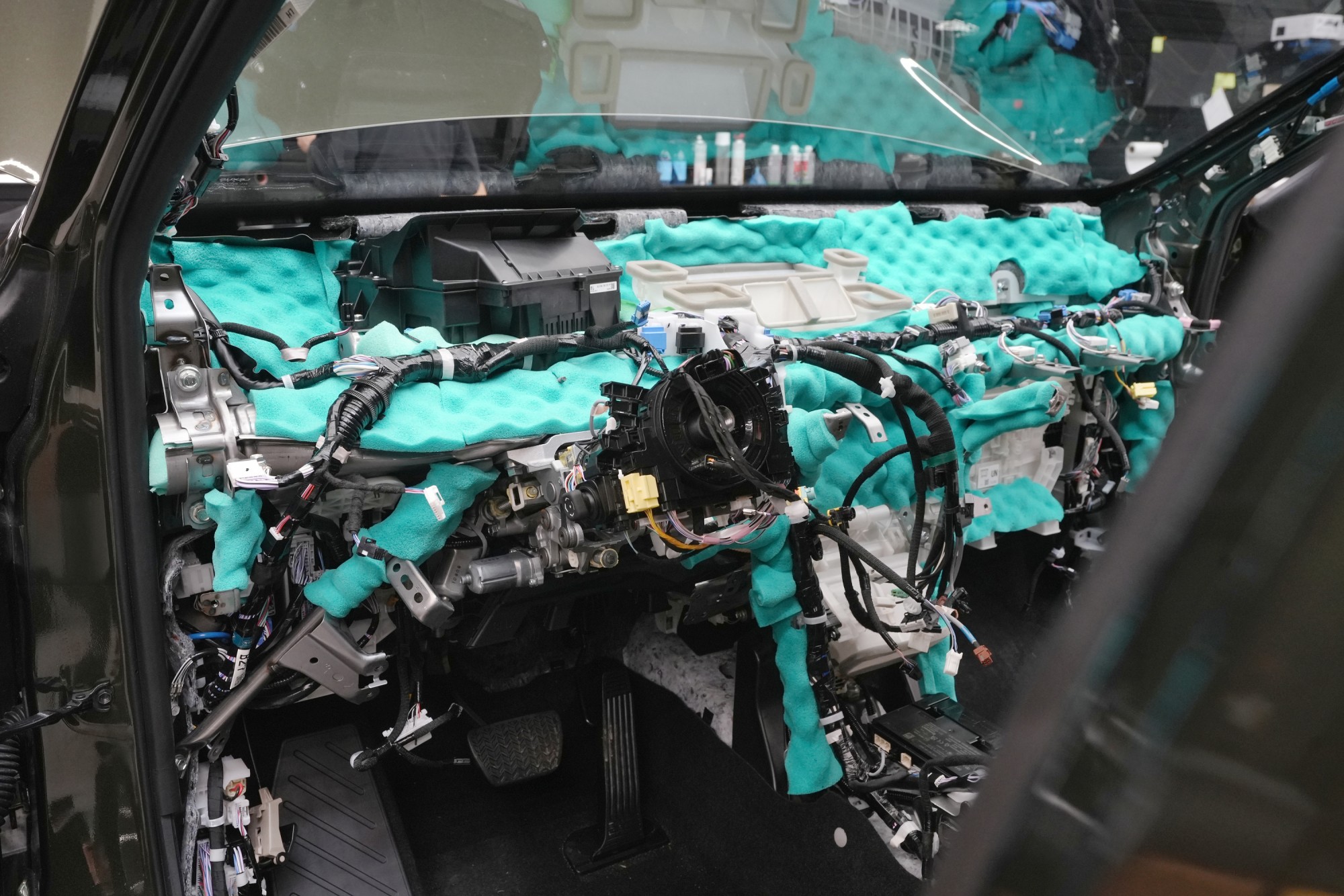 Dashboard soundproofing: the most demanding, but also one of the most effective modifications