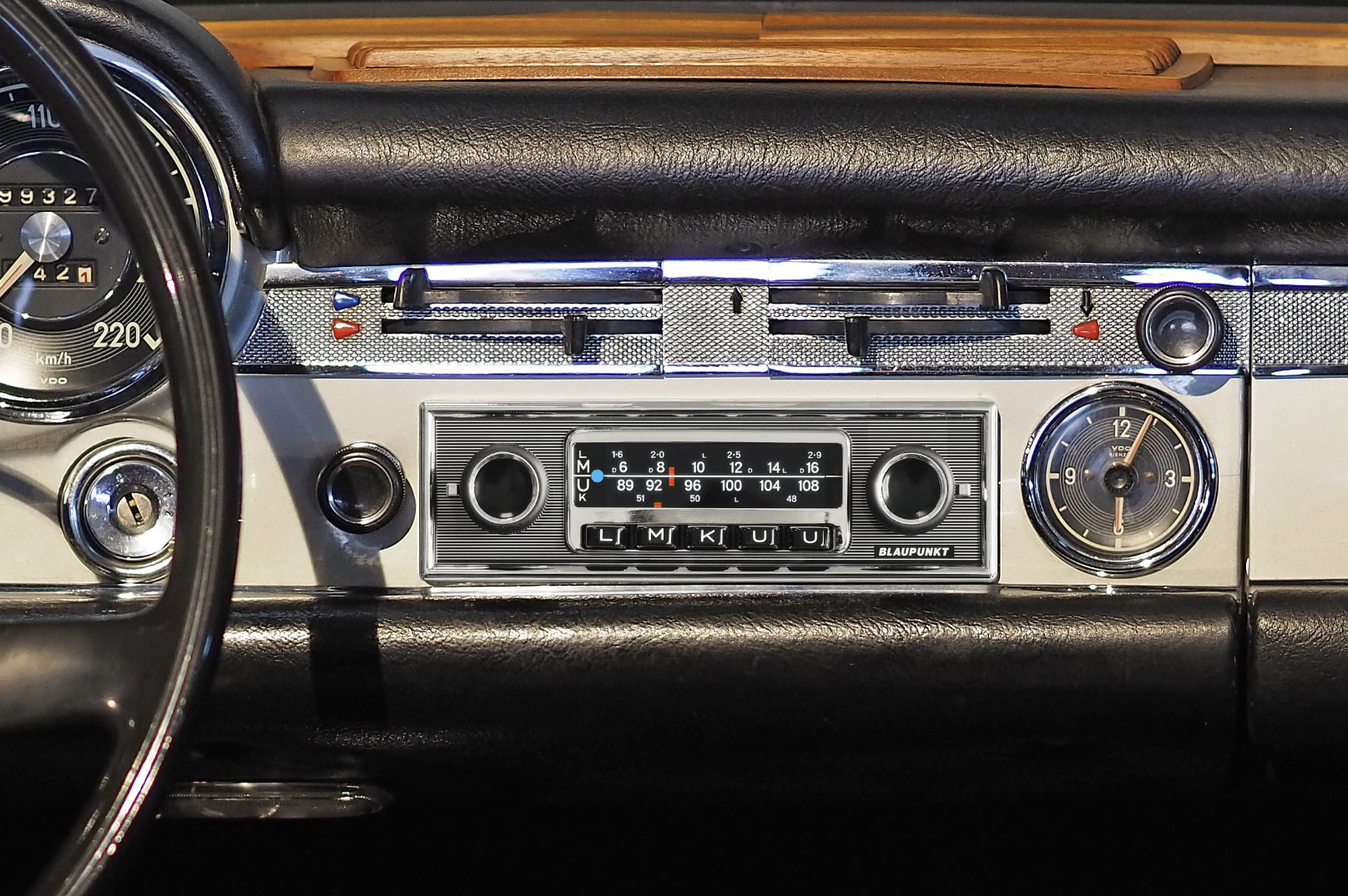 Blaupunkt introduces dozens of new products: retro car radios, DAB+, antennas and reversing cameras