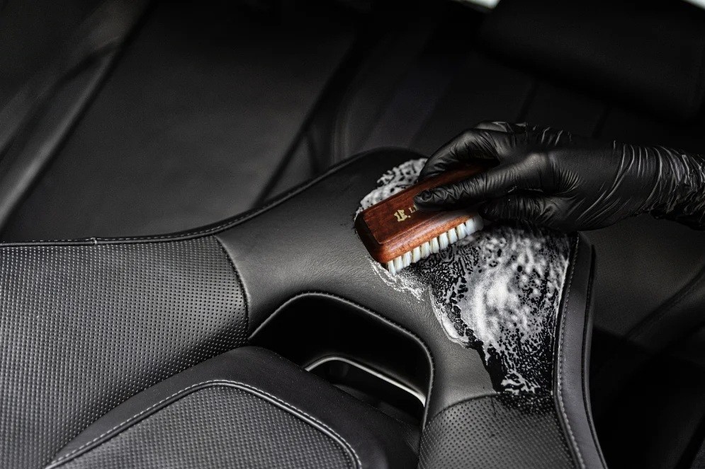 Leather like new? Discover the latest from Leather Expert at Ahifi