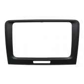 Car radio reduction frame for Škoda Superb II
