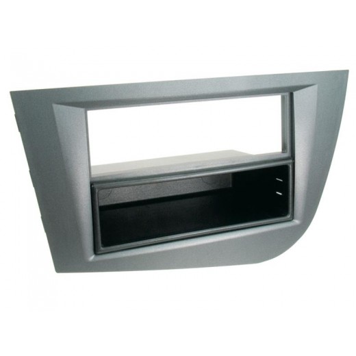Car radio reduction frame for Seat Leon