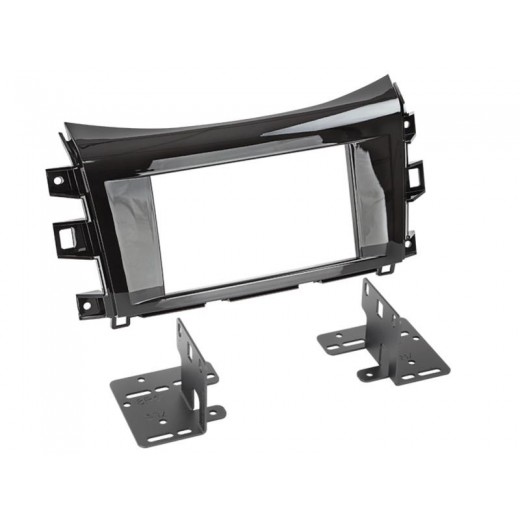 Car radio reduction frame for Nissan Navara / Renault Alaskan