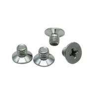 Set of screws for mounting a 2DIN car radio